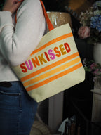 Summer bag with magnetic closure