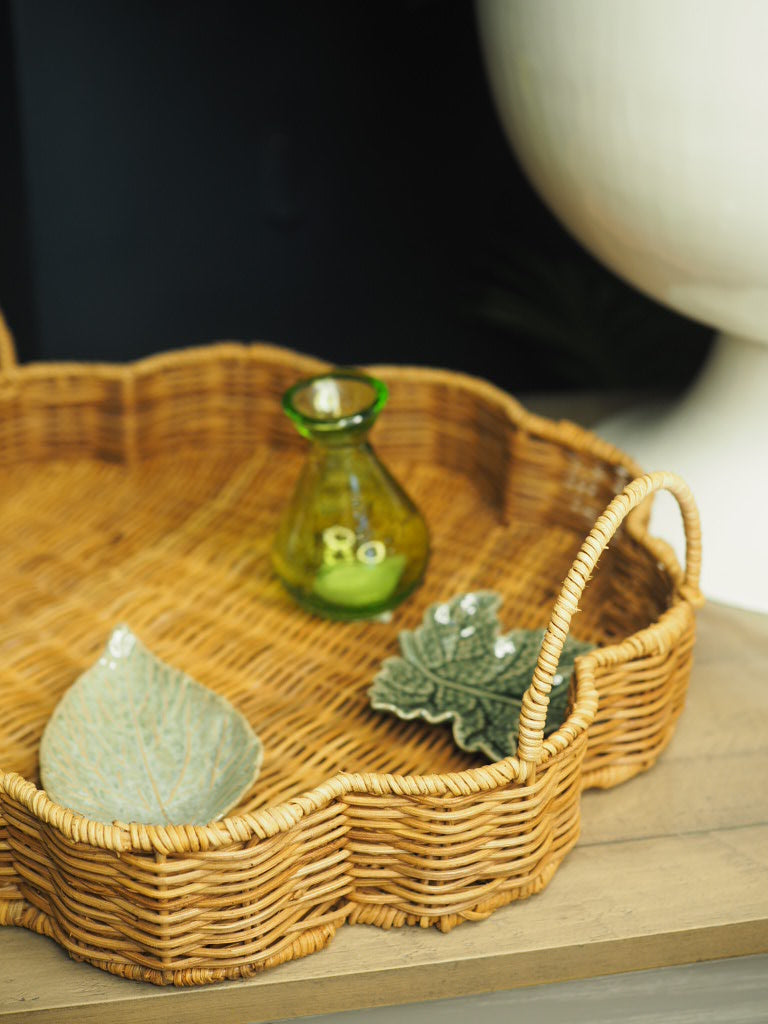 Rattan flower shape handled tray