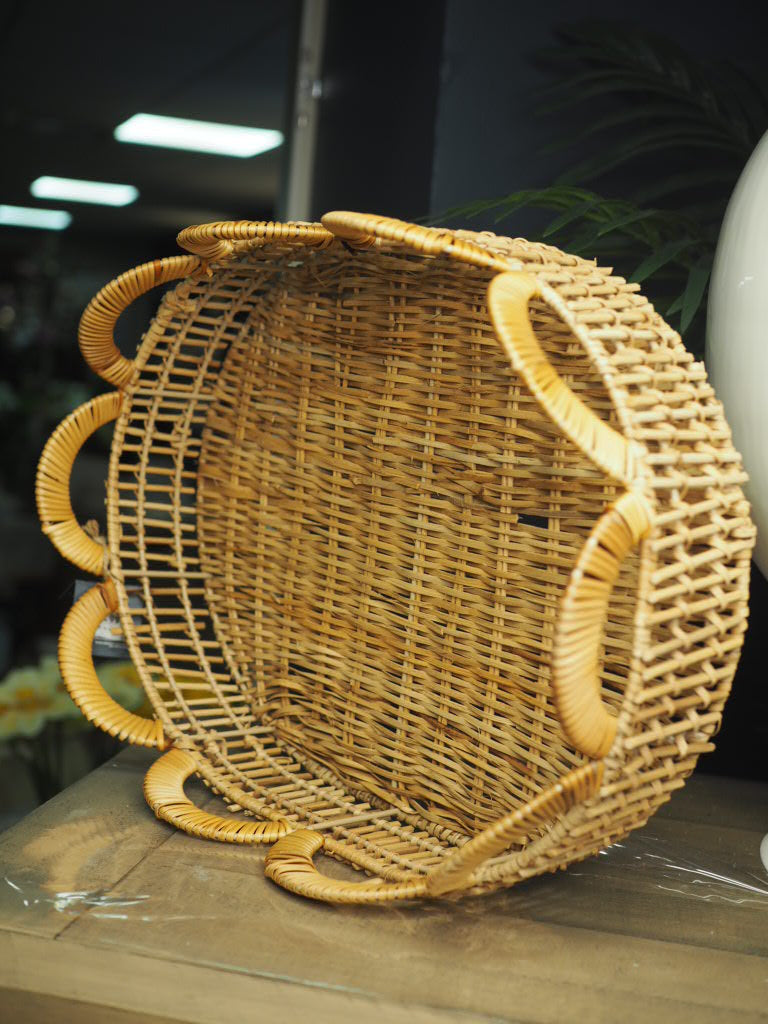 Oval scalloped edge rattan tray