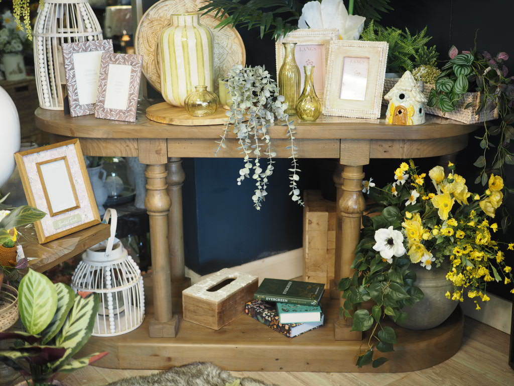 Donard curved console table