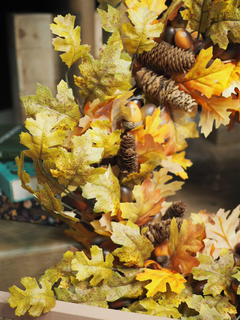 Autumn oak leaves wreath