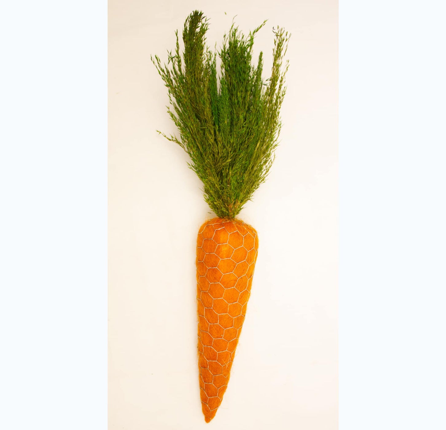 Carrot hanging dec with wire netting