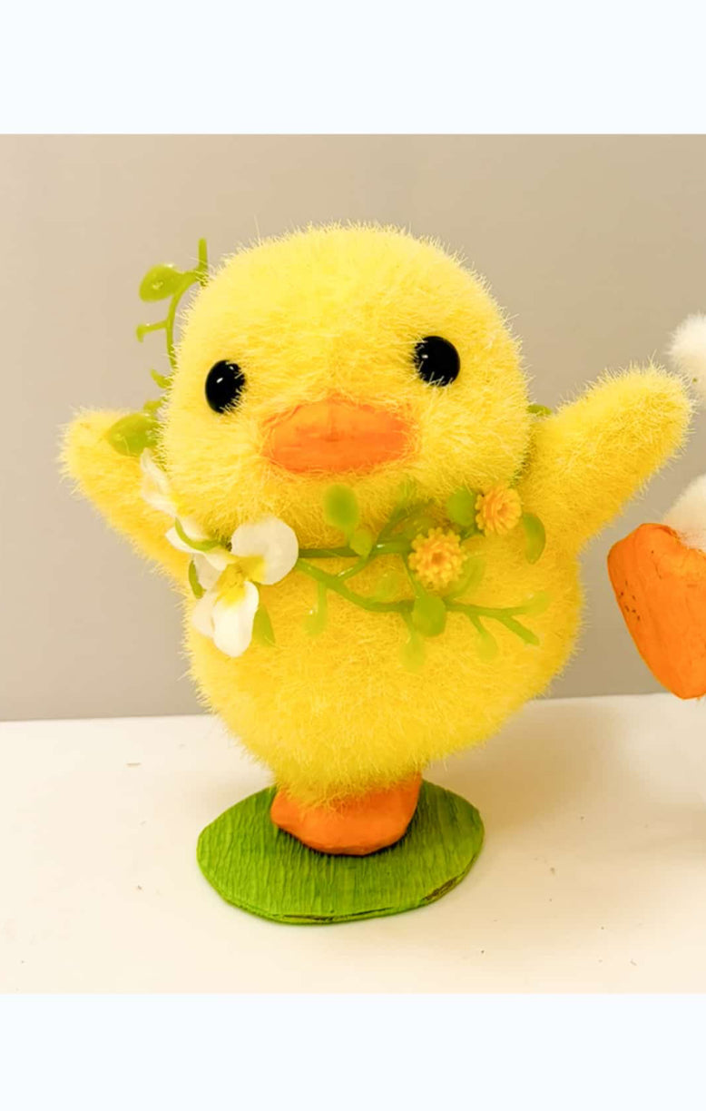 Easter playing chicks