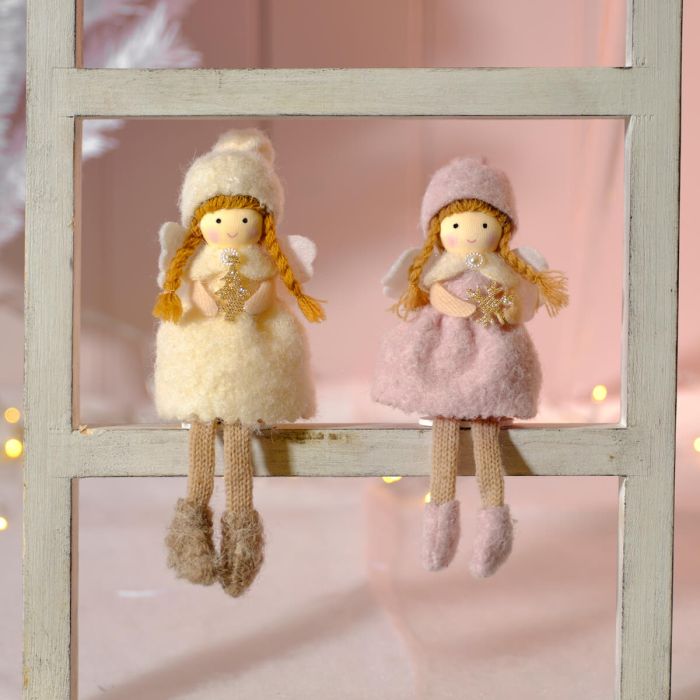 Festive girls in bobble hats shelf sitter