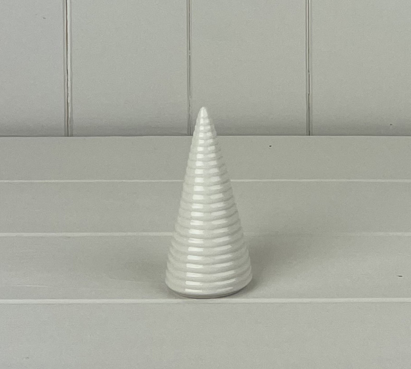 Glazed ceramic tree ornament with textured detail (9.8cm)