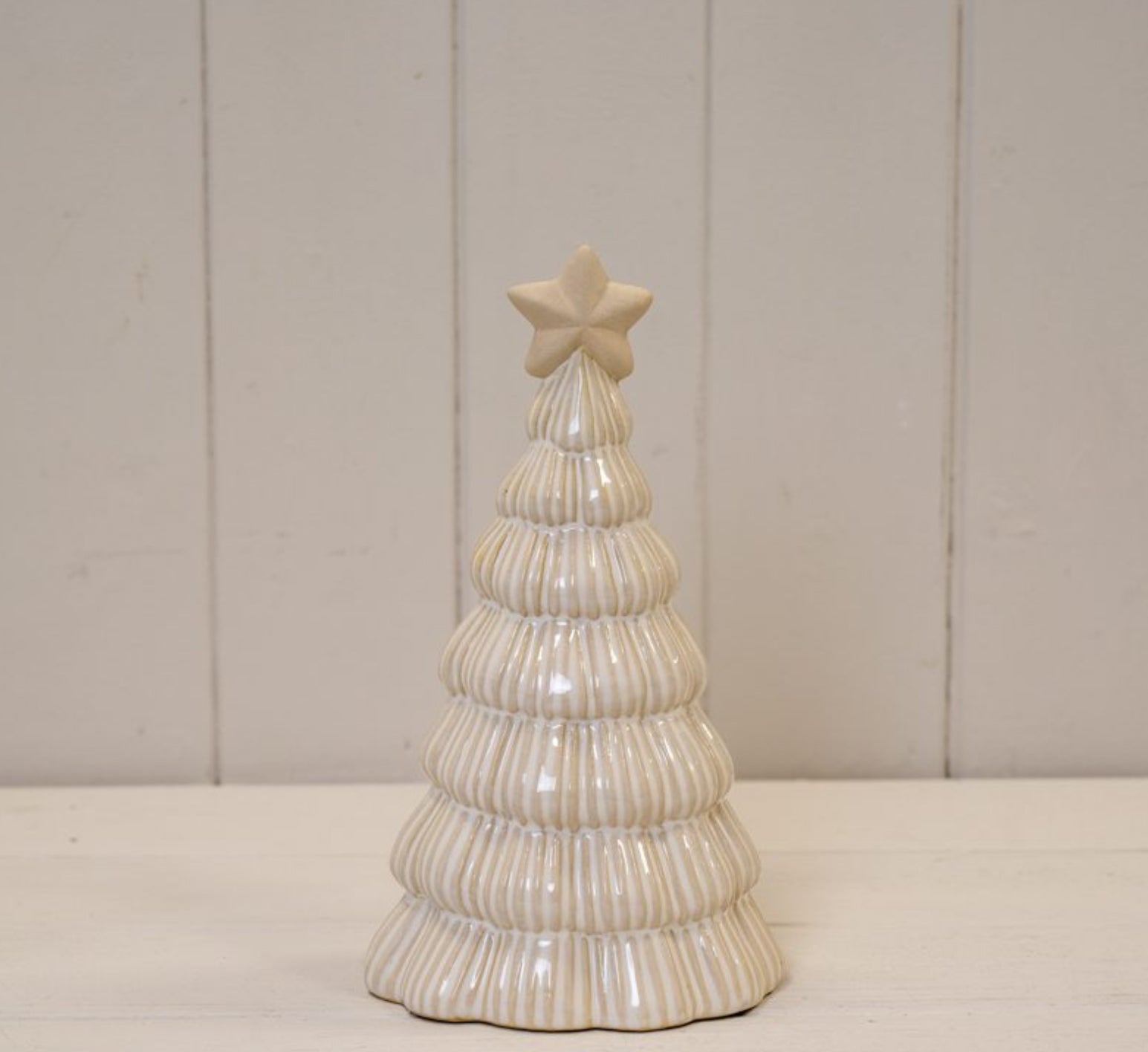 Large stone glazed ribbed Christmas tree with star topper