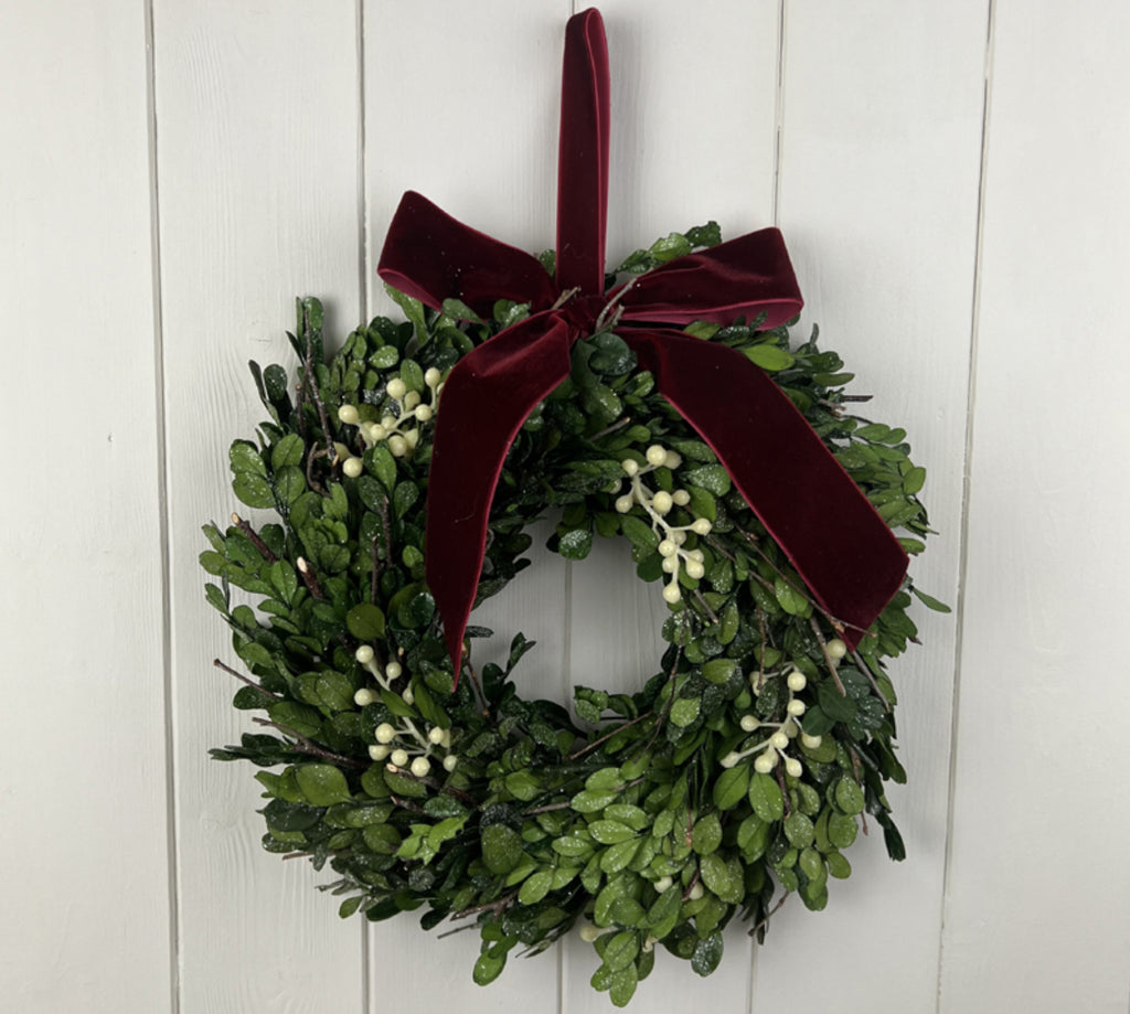 Mistletoe wreath with bow (29cm diameter)