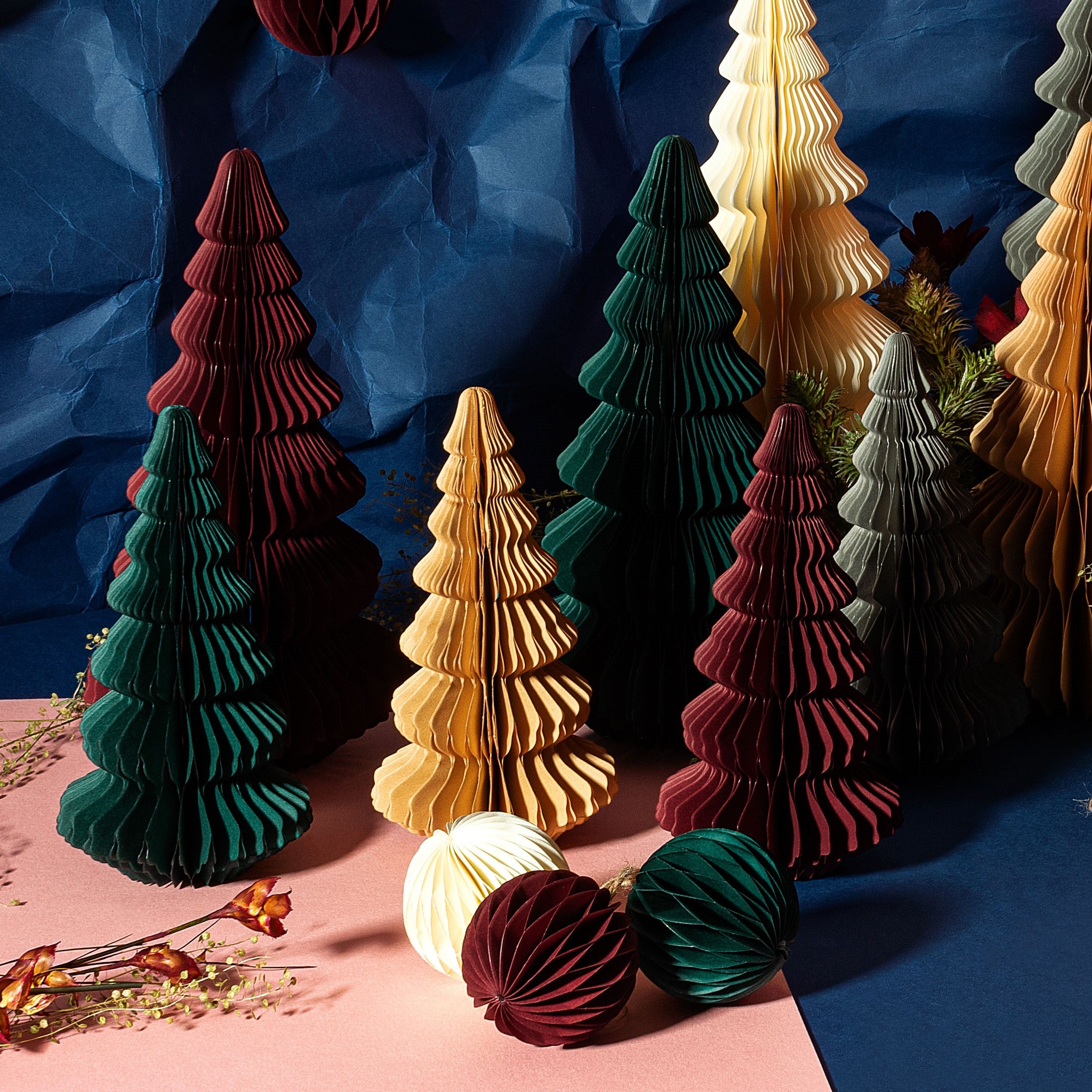 Burgundy paper Christmas tree dec (25cmH)