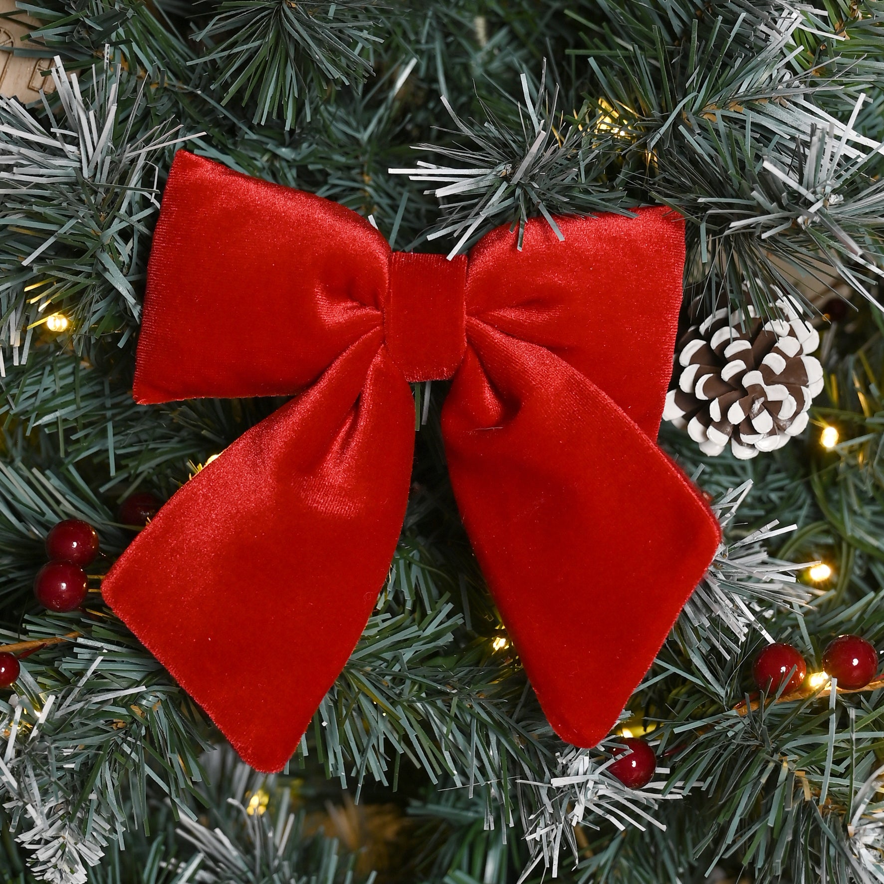 Christmas red velvet touch bow clip (14cm x 16cm)