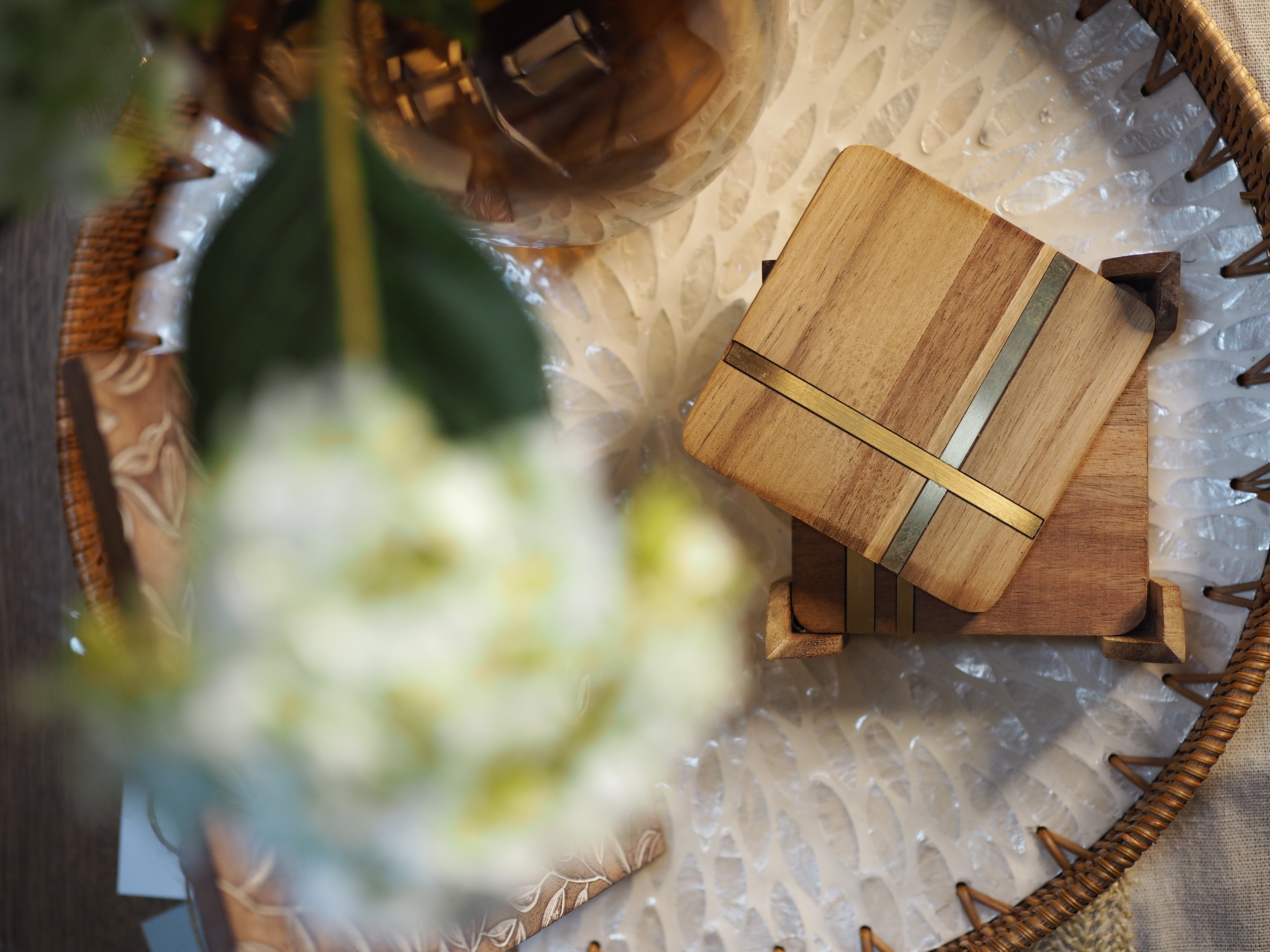 Round rattan tray with capiz detail