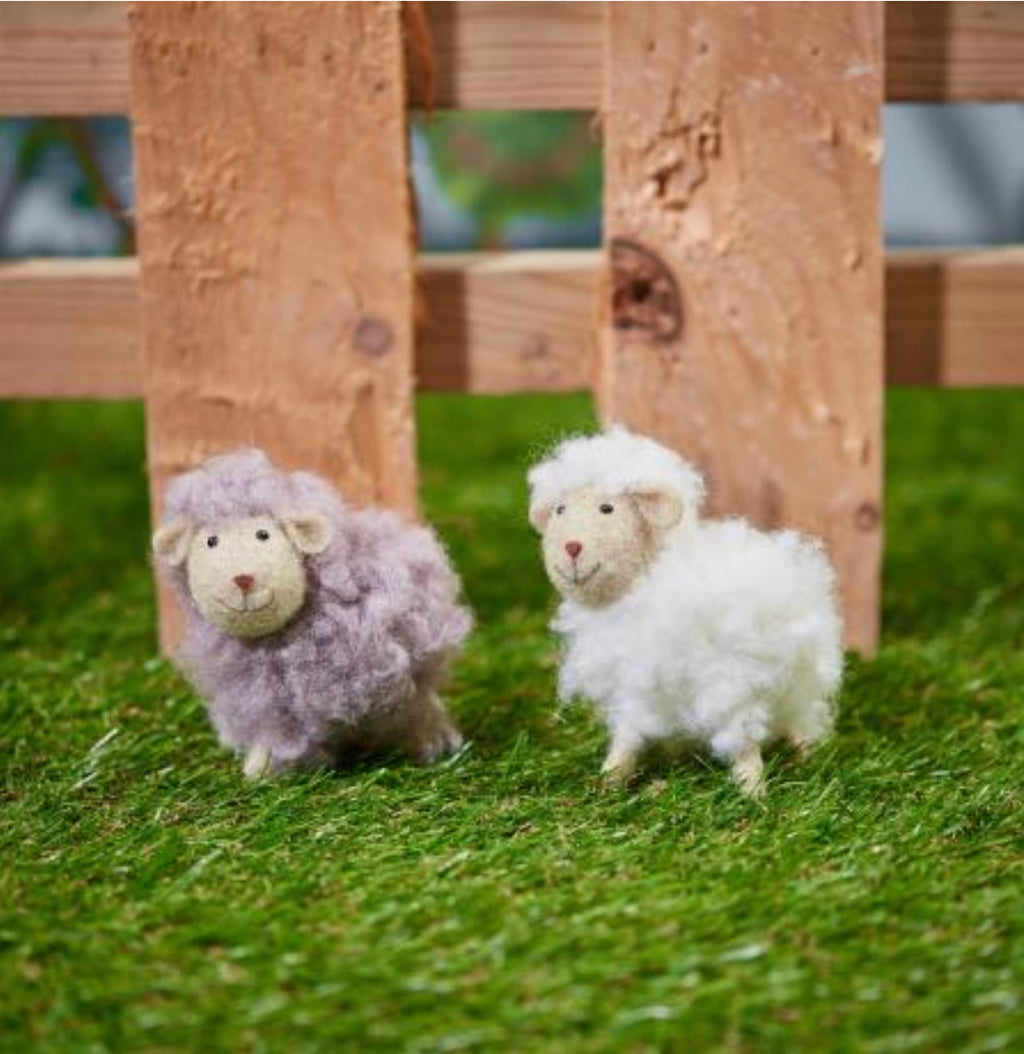 Fluffy standing sheep (2 Styles)