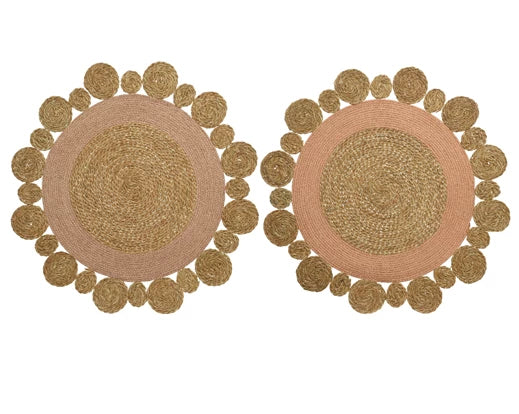 Round jute rug with scalloped edge
