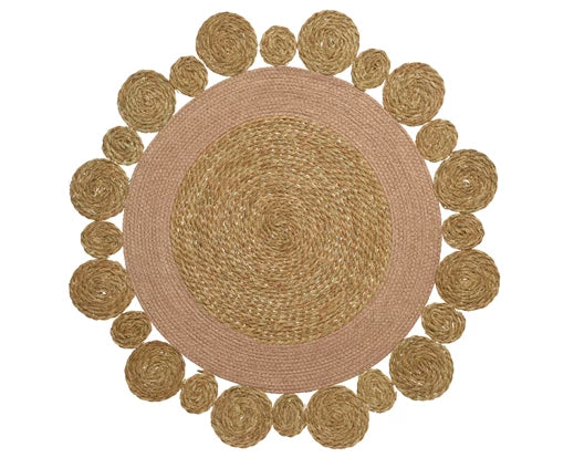 Round jute rug with scalloped edge