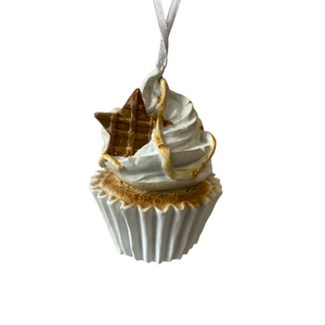 Christmas cup cake handing decoration