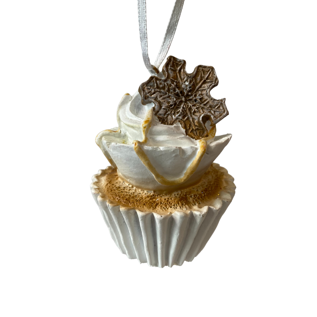 Christmas cup cake handing decoration