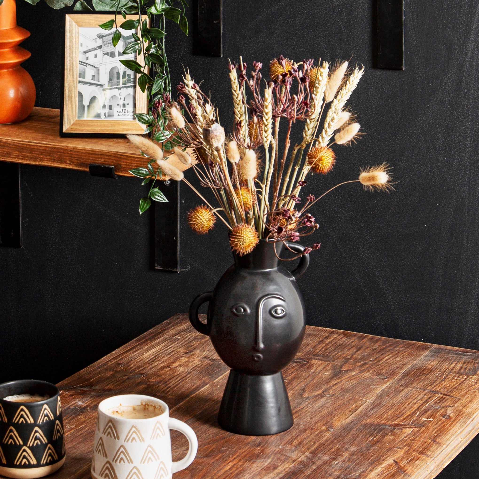 Amira face vase with handles in matte black