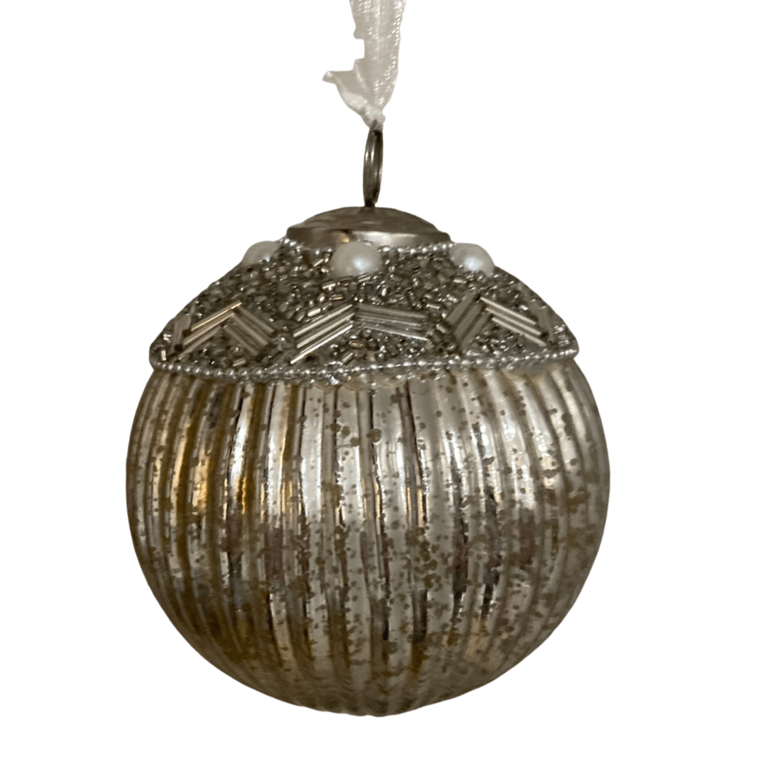Silver beads and pearls bauble