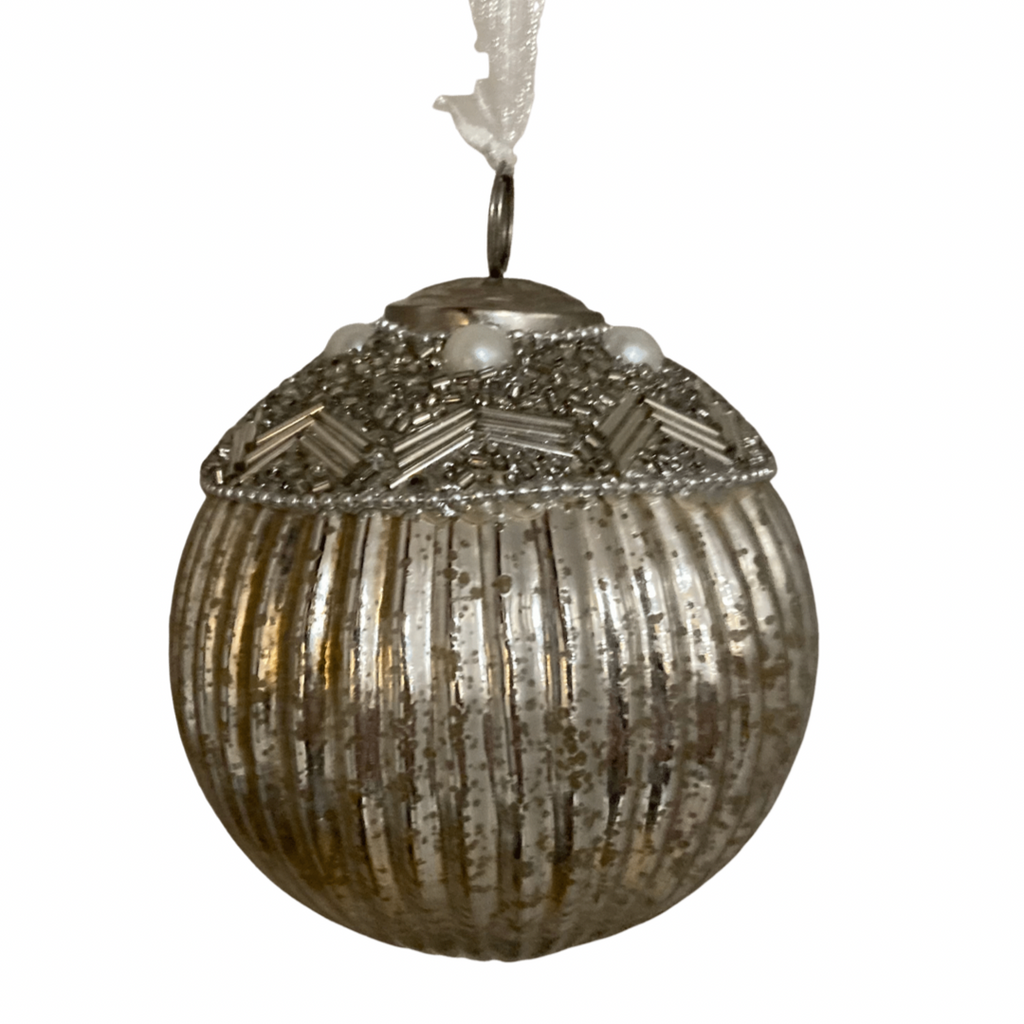 Silver beads and pearls bauble