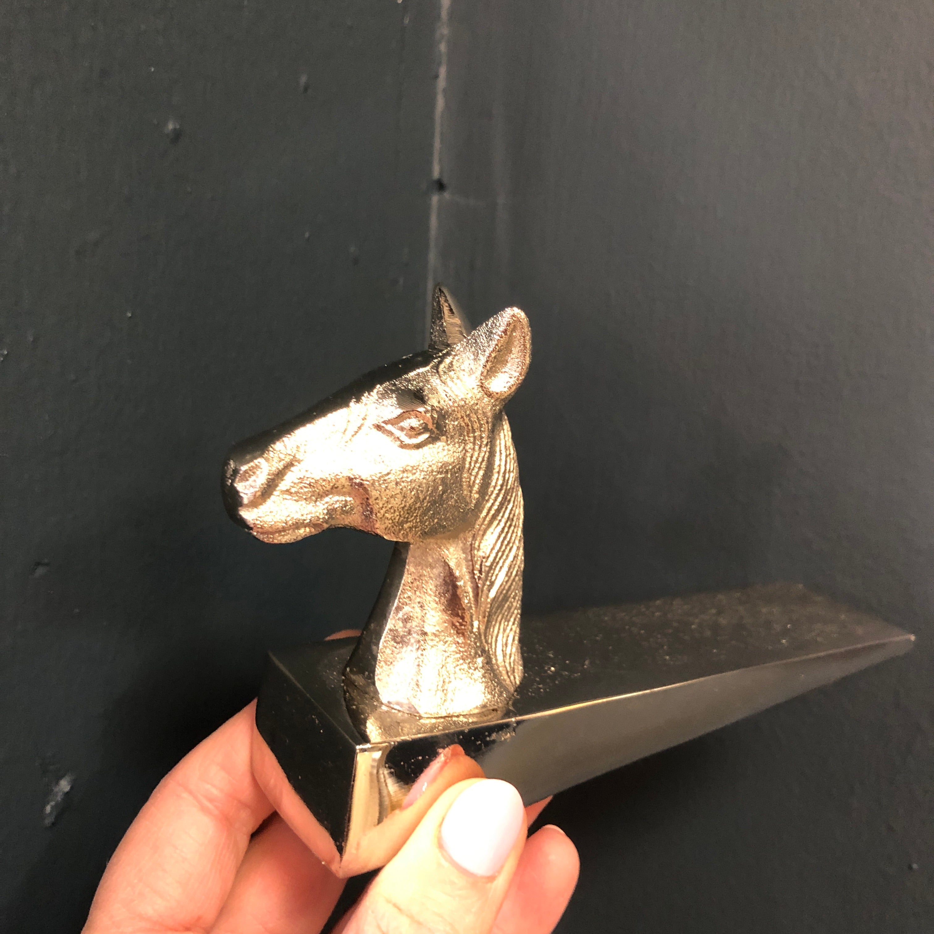 Horse door wedge